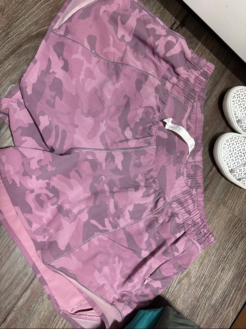 Lululemon hotty hot lr shorts